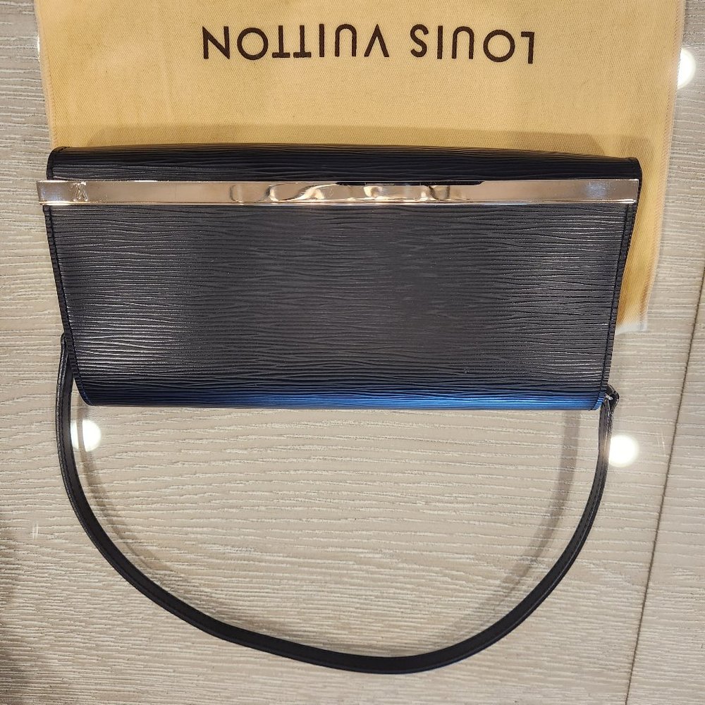 Louis vuitton clutch